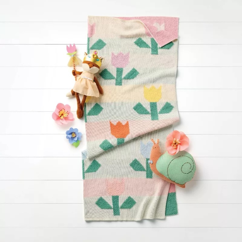 Tulip nwt Knit Throw Blanket - 48 x 58”